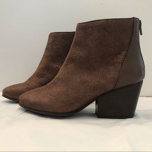 Vaneli Kadar Metallic Leather Ankle Boots size 7